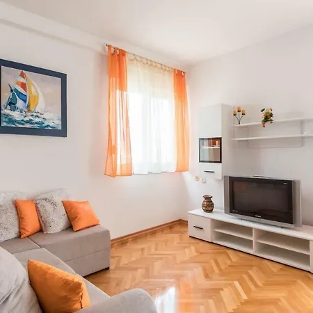 Apartment-center Of Apartman